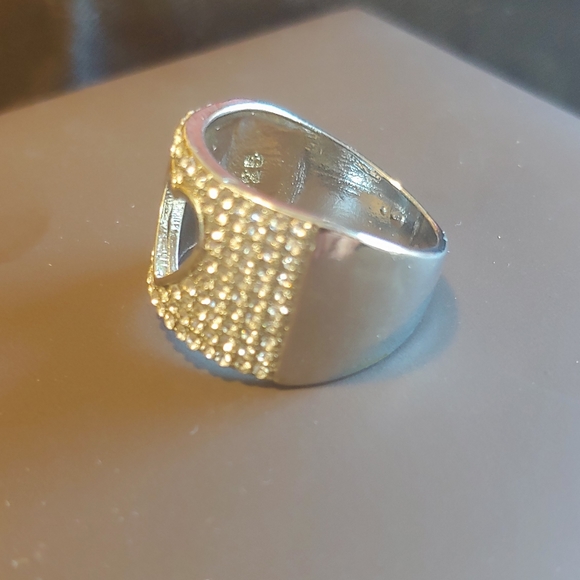 Ring - Picture 2 of 3